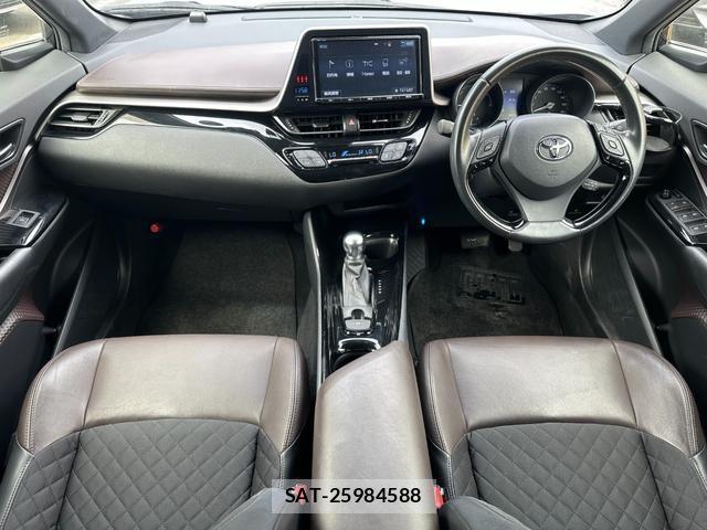Toyota C-HR 2017-09 8812678-1