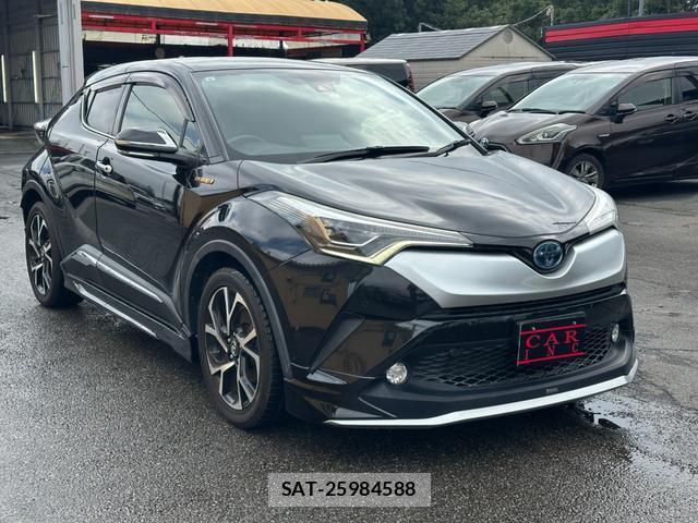 Toyota C-HR 2017-09 8812678-11