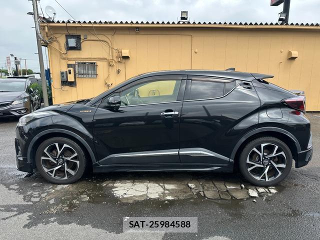 Toyota C-HR 2017-09 8812678-13
