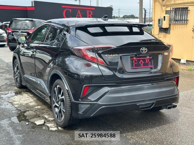 Toyota C-HR 2017-09 8812678-14