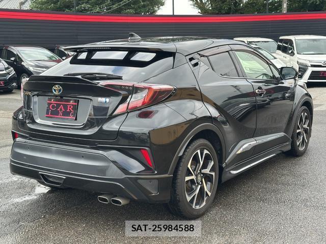 Toyota C-HR 2017-09 8812678-15