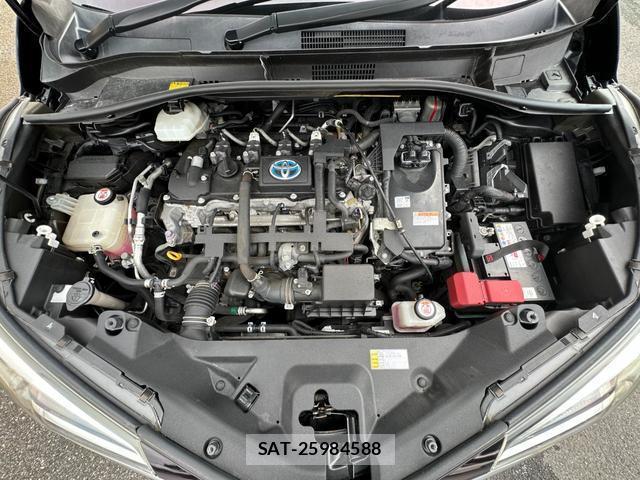 Toyota C-HR 2017-09 8812678-16