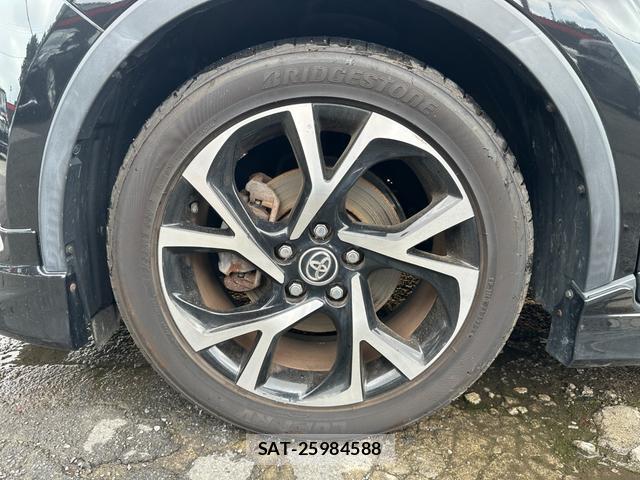 Toyota C-HR 2017-09 8812678-17