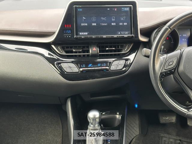 Toyota C-HR 2017-09 8812678-2