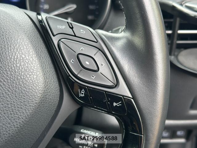 Toyota C-HR 2017-09 8812678-5