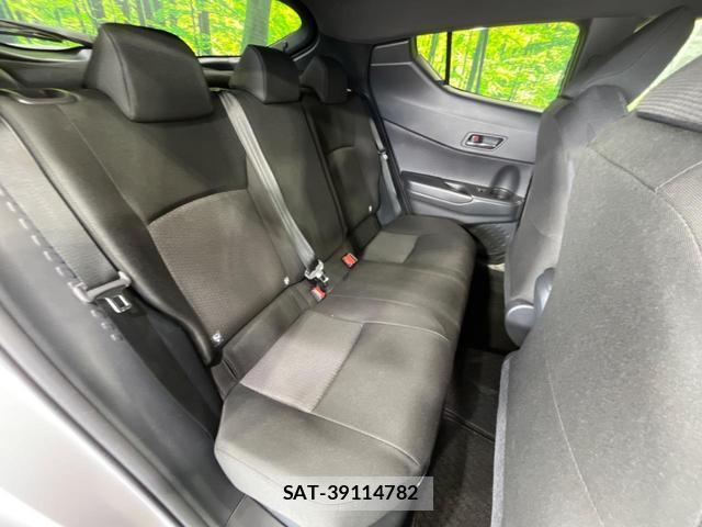 Toyota C-HR 2018-11 8812901-9