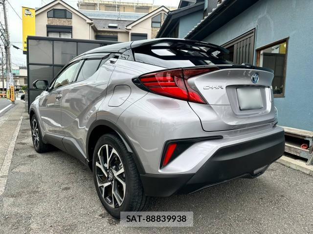 Toyota C-HR 2020-02 8813238-3
