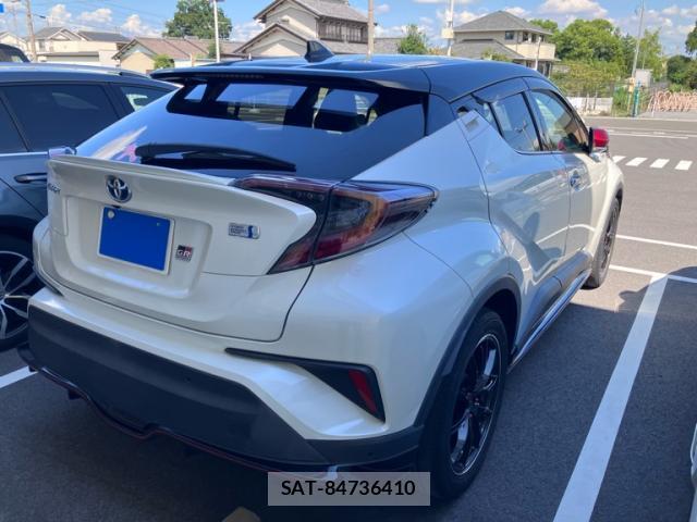 Toyota C-HR 2018-03 8813261-13