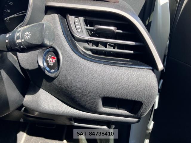 Toyota C-HR 2018-03 8813261-14