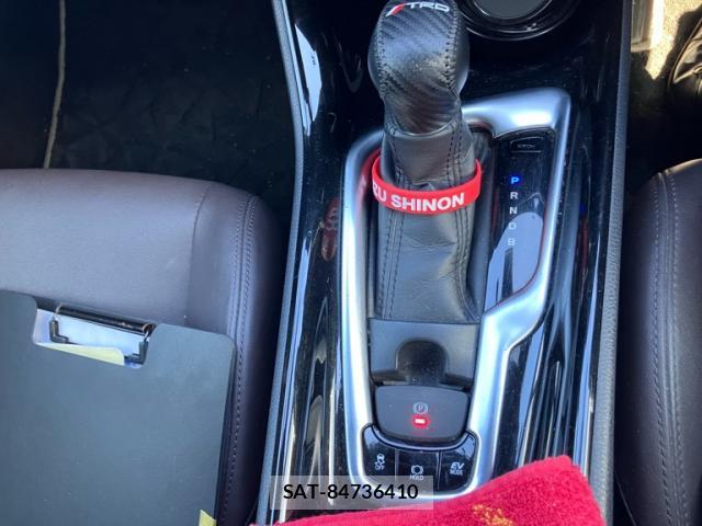 Toyota C-HR 2018-03 8813261-17