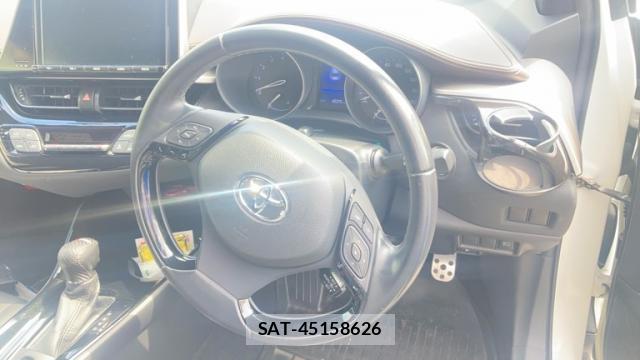 Toyota C-HR 2017-06 8813568-15