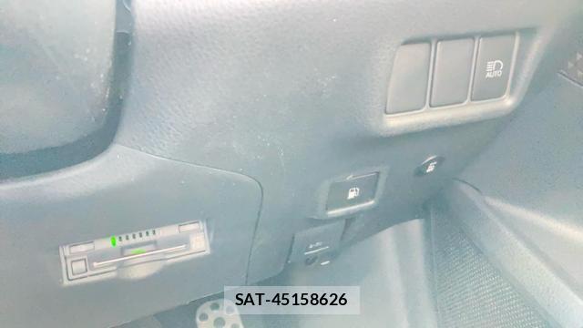 Toyota C-HR 2017-06 8813568-17