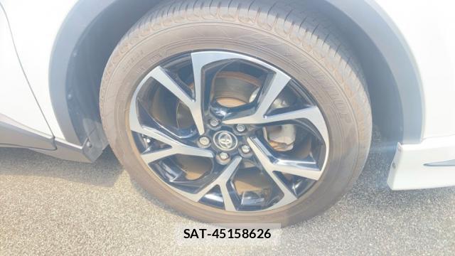 Toyota C-HR 2017-06 8813568-3