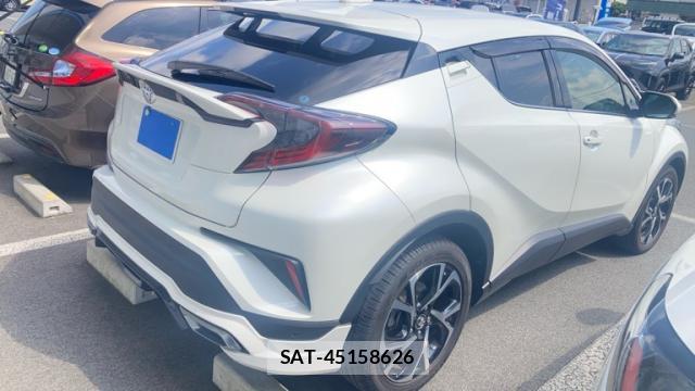 Toyota C-HR 2017-06 8813568-7