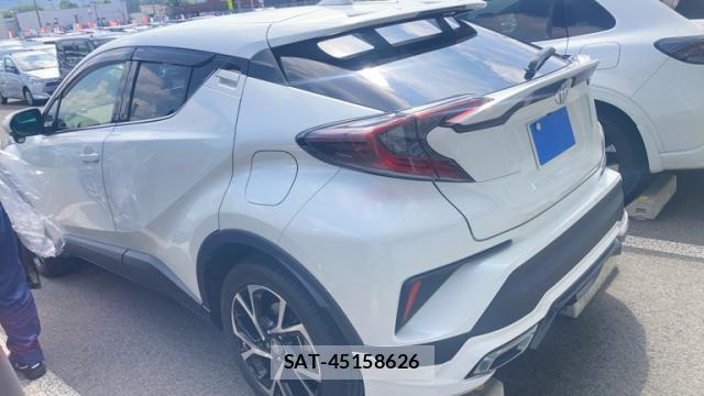 Toyota C-HR 2017-06 8813568-9