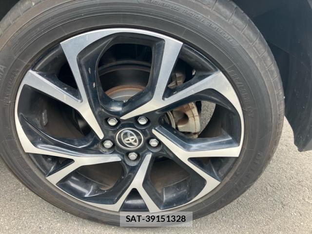 Toyota C-HR 2017-04 8813582-12