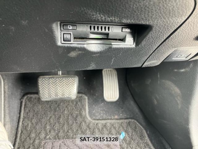 Toyota C-HR 2017-04 8813582-14