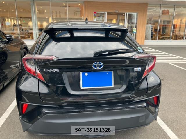 Toyota C-HR 2017-04 8813582-2