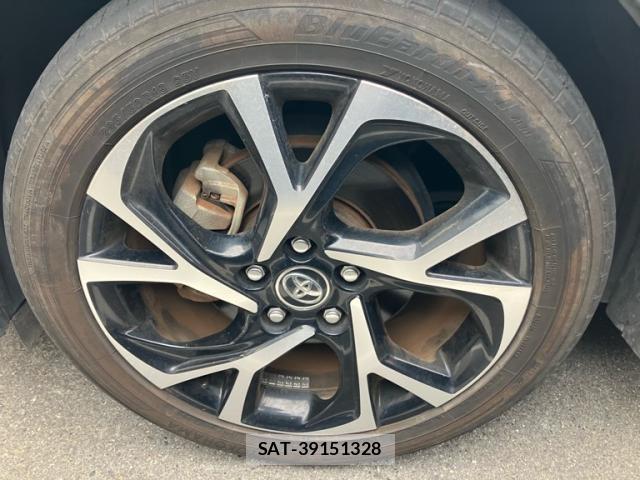 Toyota C-HR 2017-04 8813582-3