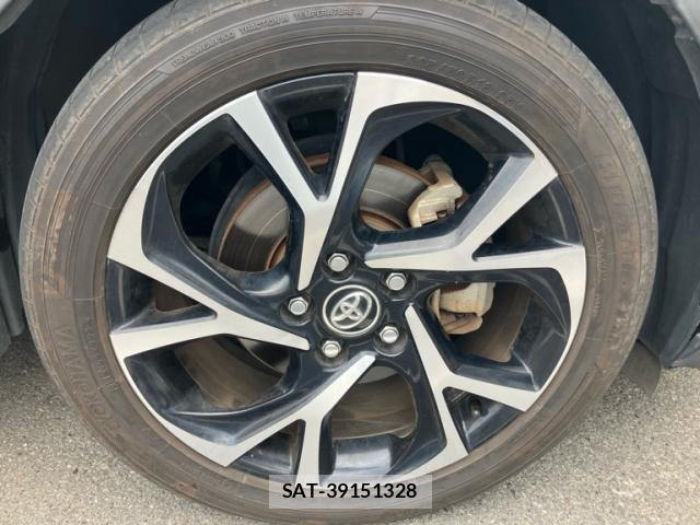 Toyota C-HR 2017-04 8813582-4