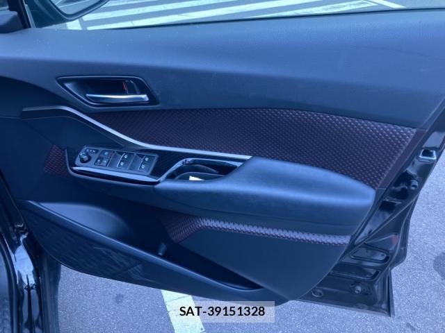Toyota C-HR 2017-04 8813582-7
