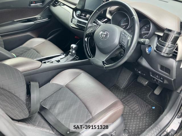 Toyota C-HR 2017-04 8813582-8