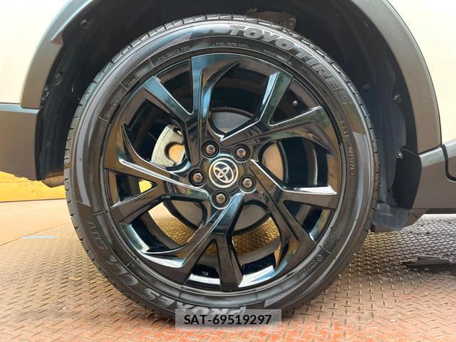 Toyota C-HR 2019-09 8813687-12