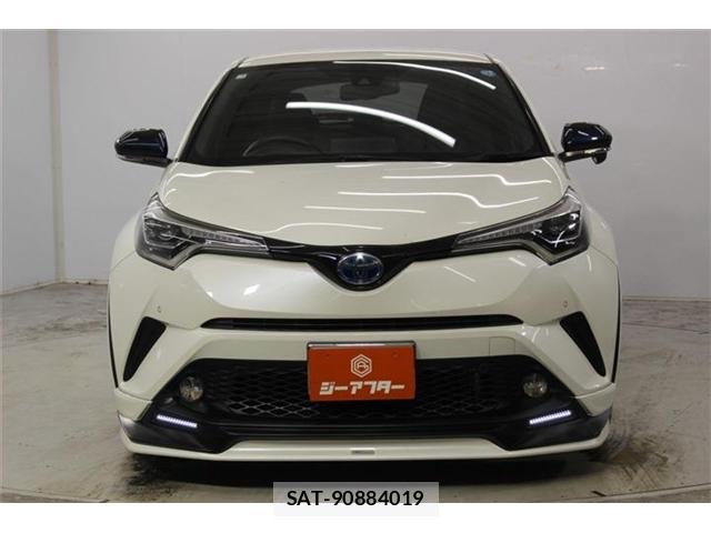 Toyota C-HR 2017-01 8814317-1
