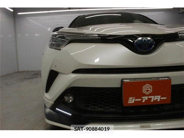 Toyota C-HR 2017-01 8814317-10