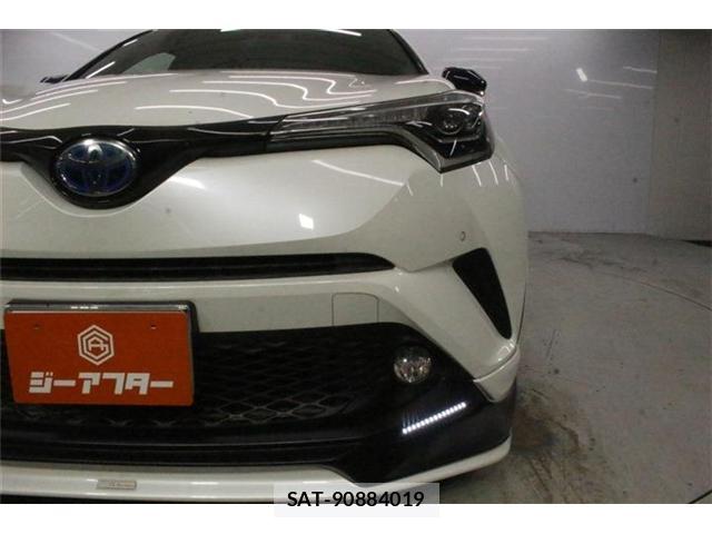 Toyota C-HR 2017-01 8814317-13