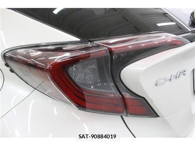 Toyota C-HR 2017-01 8814317-17