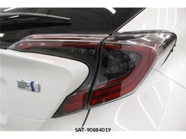 Toyota C-HR 2017-01 8814317-18