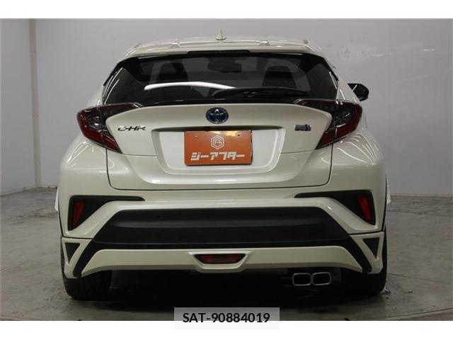 Toyota C-HR 2017-01 8814317-5