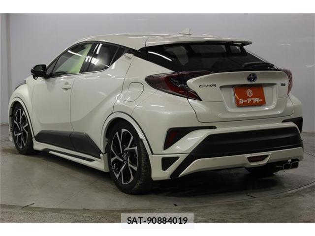 Toyota C-HR 2017-01 8814317-6
