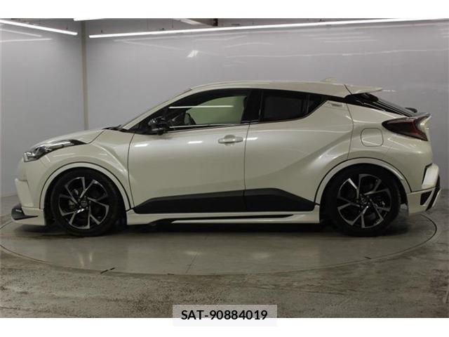 Toyota C-HR 2017-01 8814317-7