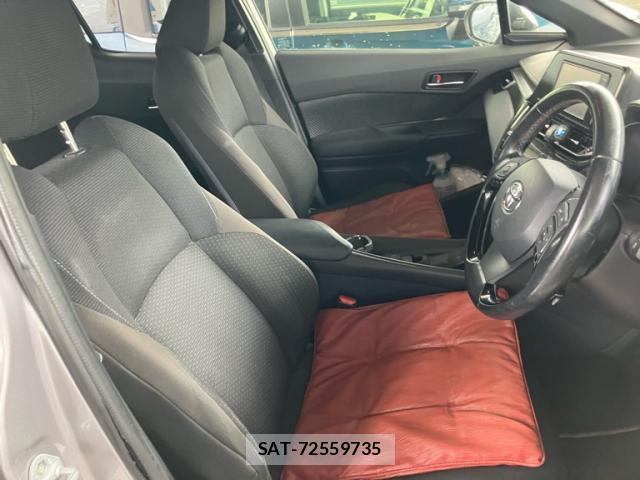 Toyota C-HR 2018-01 8815876-10