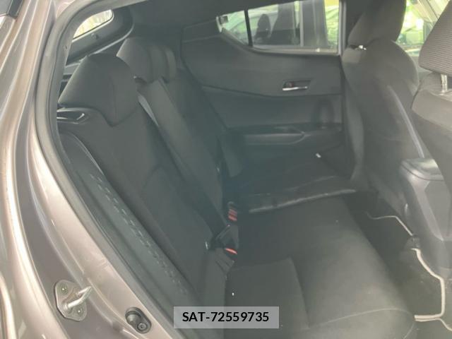 Toyota C-HR 2018-01 8815876-11