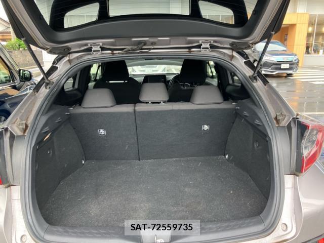Toyota C-HR 2018-01 8815876-14