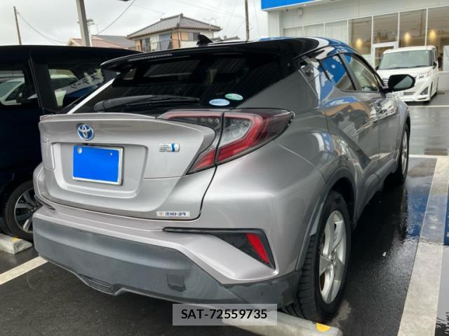 Toyota C-HR 2018-01 8815876-3