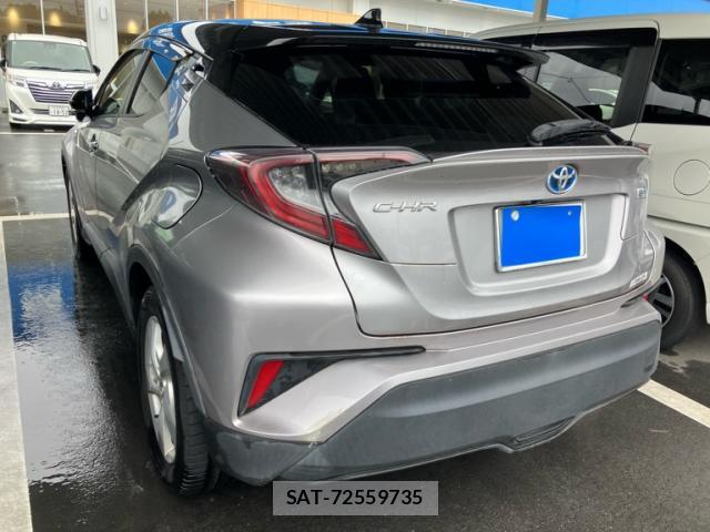 Toyota C-HR 2018-01 8815876-5