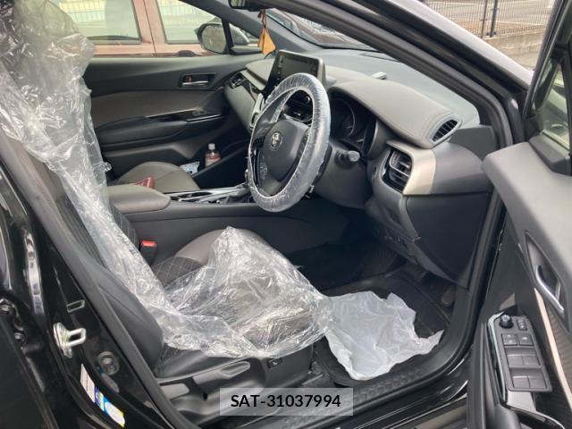 Toyota C-HR 2020-06 8816100-10