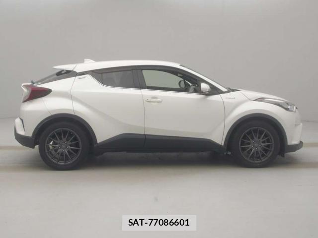 Toyota C-HR 2019-07 8816161-9