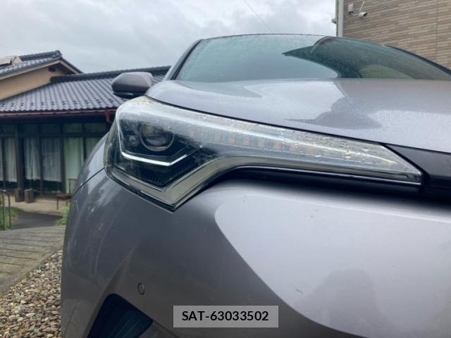 Toyota C-HR 2018-02 8816265-1