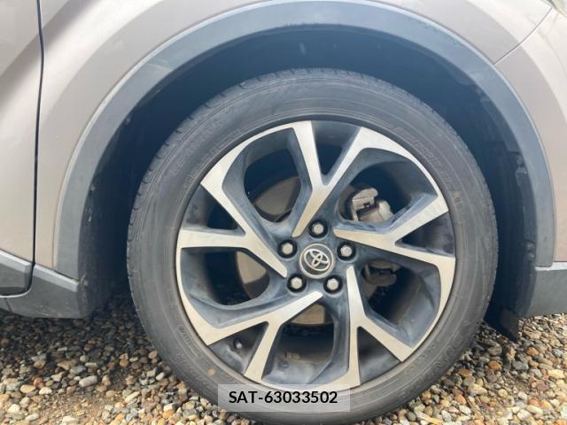 Toyota C-HR 2018-02 8816265-12