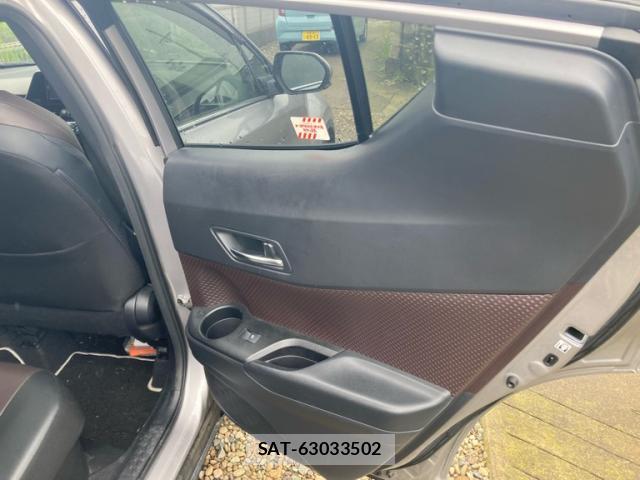 Toyota C-HR 2018-02 8816265-14