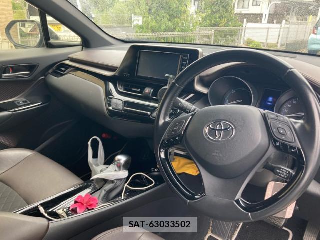 Toyota C-HR 2018-02 8816265-8