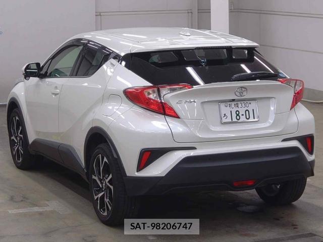 Toyota C-HR 2017-04 8816729-1
