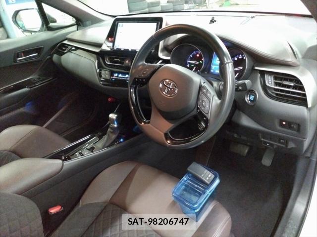 Toyota C-HR 2017-04 8816729-2
