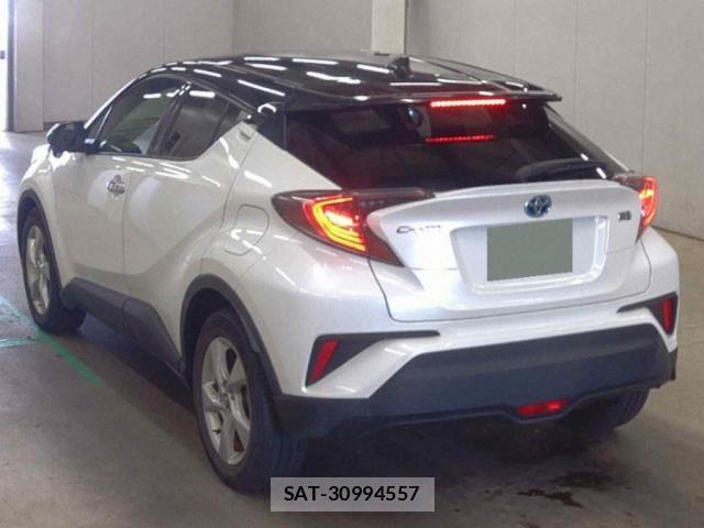 Toyota C-HR 2018-01 8817323-1