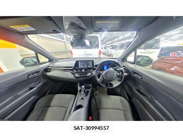 Toyota C-HR 2018-01 8817323-4